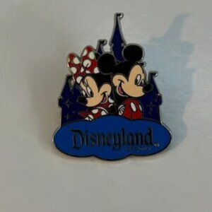 Disney Travel Company Disneyland Resort Pin – Mickey & Minnie in Front of Castle